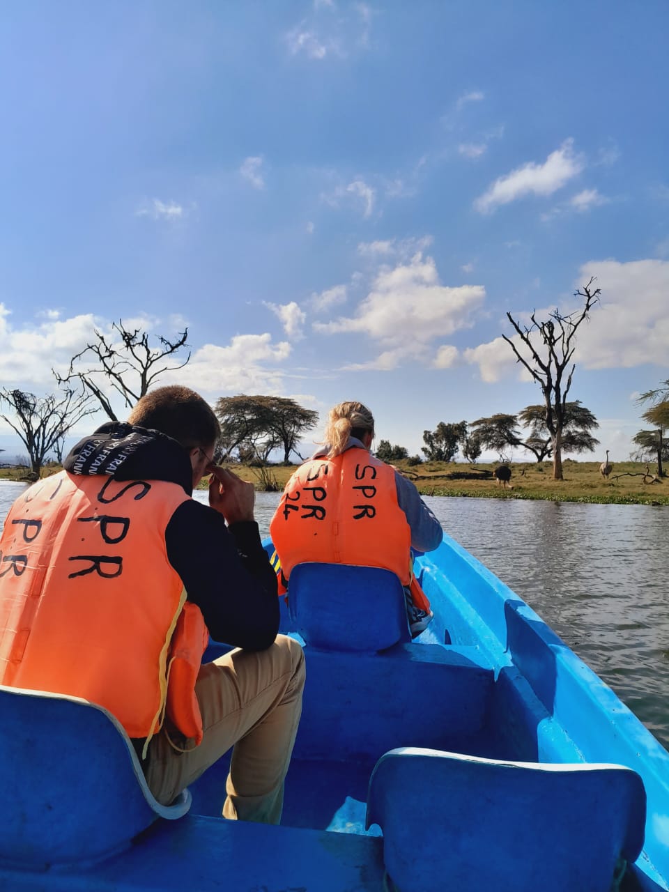 Enjoying beautiful moments at the shores of Crescent Island